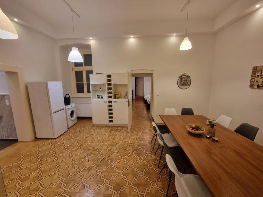 Sissi Royal Suite - Inner City 4 Bedroom Apartment Vienna Exterior photo