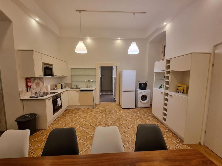 Sissi Royal Suite - Inner City 4 Bedroom Apartment Vienna Exterior photo